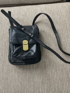 Black leather Enzo Angiolini crossbody